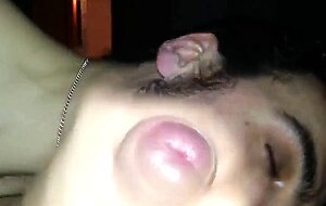 Chupou as bolas pau do amigo hetero