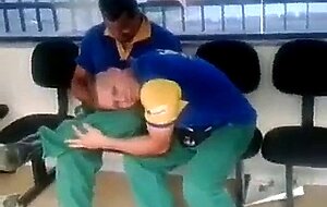 Metalurgico querendo pegar no pau do colega