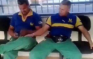 Metalurgico querendo pegar no pau do colega