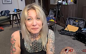 Nayomi sharp, giving a bj before tattooing hersel