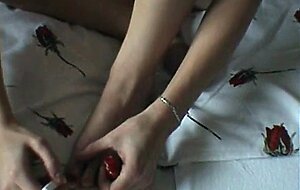 Sexy Brünette Fußfetisch und Masturbation