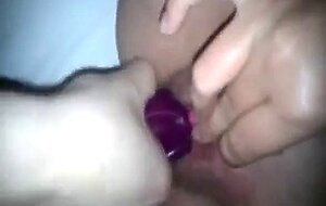 Knullar sambo till orgasm med dildo