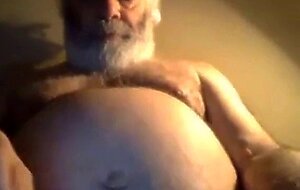 Hairy horny NY daddy bear jerks off on webcam