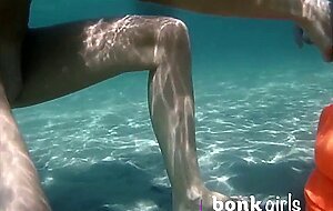 Amateur girl loves swimming naked and milking cocks underwater until cums