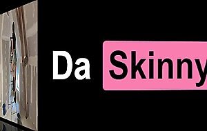 Daskinny, la superbe blonde daskinny fini les travaux avec du sexe
