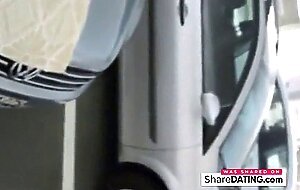 Mature francaise avale dans la cabine d'essayage