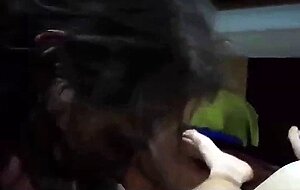 Meine Frau blast einen grossen Schwanz im Latex-Kostum