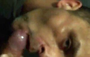 Ma bouche remplie de jus: une pipe pour un gros penis