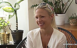 Ersties - Die hubsche Gabi verwohnt ihre rasierte Muschi mit viel Hingabe