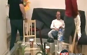 Amateur -DP -Gangbang mit grossen naturlichen Titten