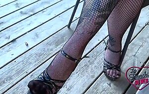 Sally, belle milf, decouvre le sexe anal
