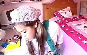 Teen pleasures herself in masturbation scene