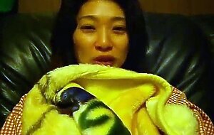 Japanese amateur open pussy and pumping