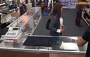 Milf sells her hubbys stuff and pounded to earn money