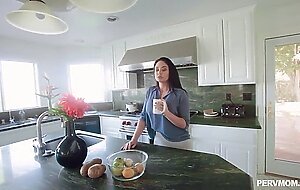 Brooke Beretta is a horny Milf