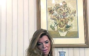 Sexy milf vanessa jordan solo