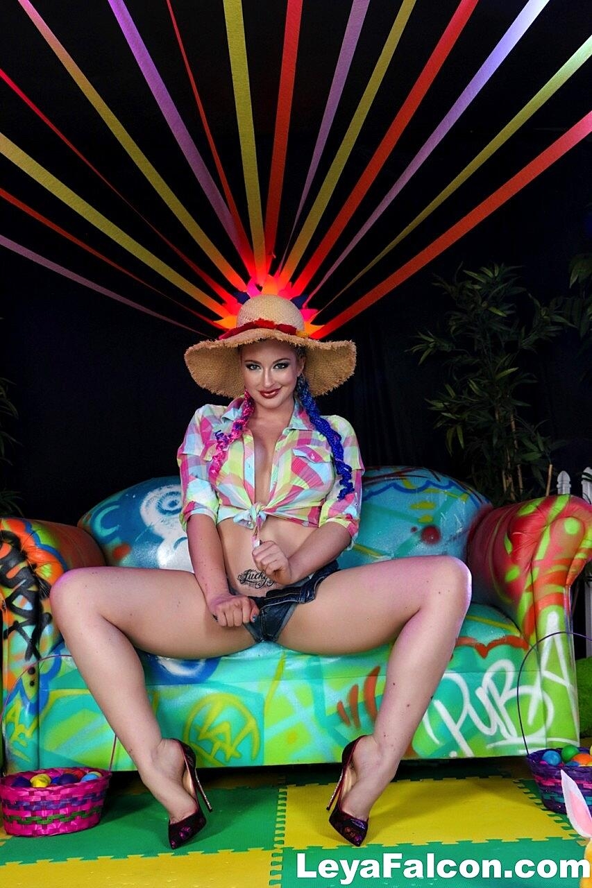 Sexy Milf Leyla Falcon Gets Naked While Sporting Colourful Pigtails Big-Tits, Milf, Pussy, Shorts, Tattoo