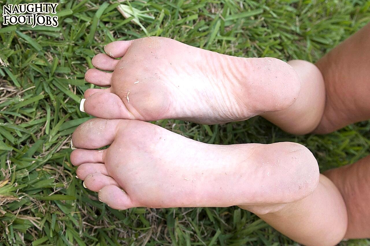 Blonde Lady Jordan Jolie Uses Her Bare Feet To Jerk Off Her Neighbour Blonde, Feet, Milf