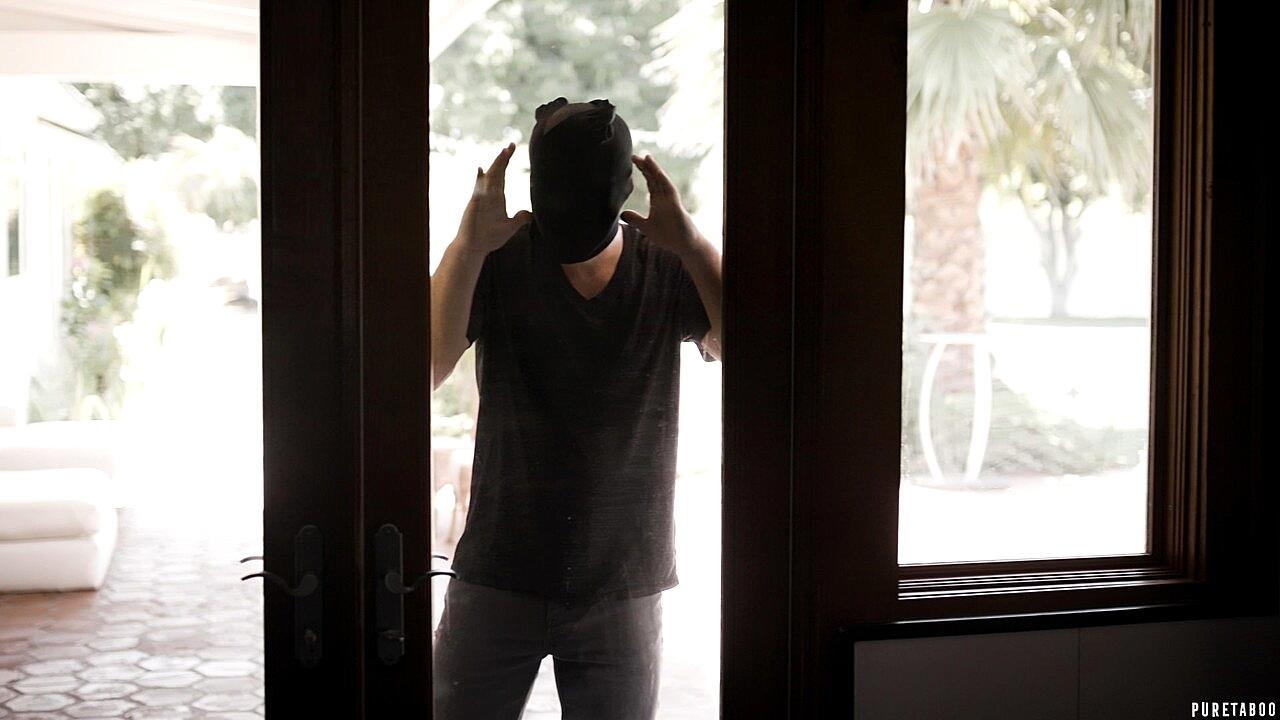 Hot Housewife Candice Dare Gets Her Twat Banged By Two Guys To Get A Creampie Double-Penetration, Groupsex, Maid, Reality