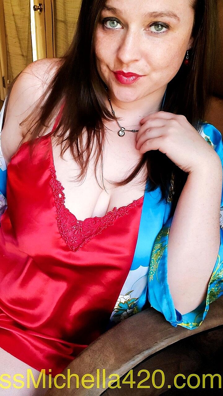 Chubby brunette babe Michella Marijuana poses in a seductive red negligee