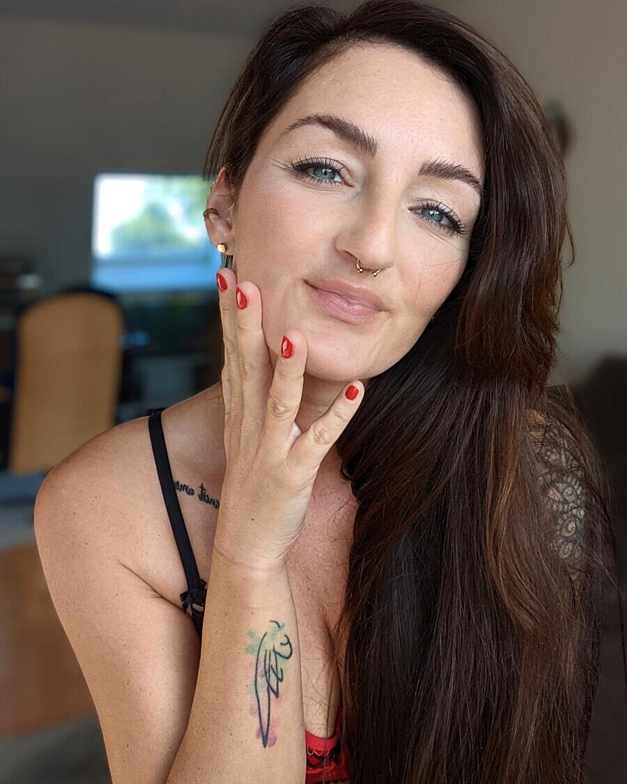 Amateur Babe Lara Lauren Flaunts Her Hot Ass And Poses In Sexy Underwear Ass, Feet, Lingerie, Redhead, Tattoo