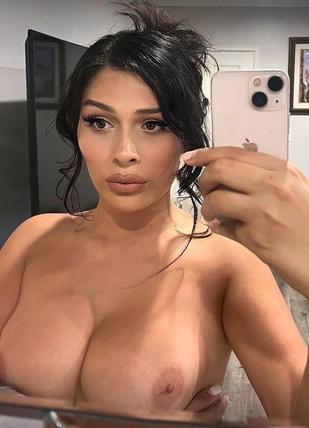 Hot Amateur Shemale Nini Bandz Teases With Her Curves In A Solo Shemale