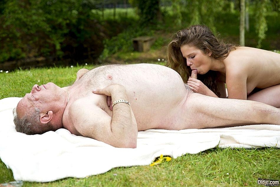 Naked Young Teen Giving Fat Oldman Blowjob And Riding Senior Cock At The Park, Bunny Babe Ass, Handjob, Old-Man, Outdoor, Tiny-Tits