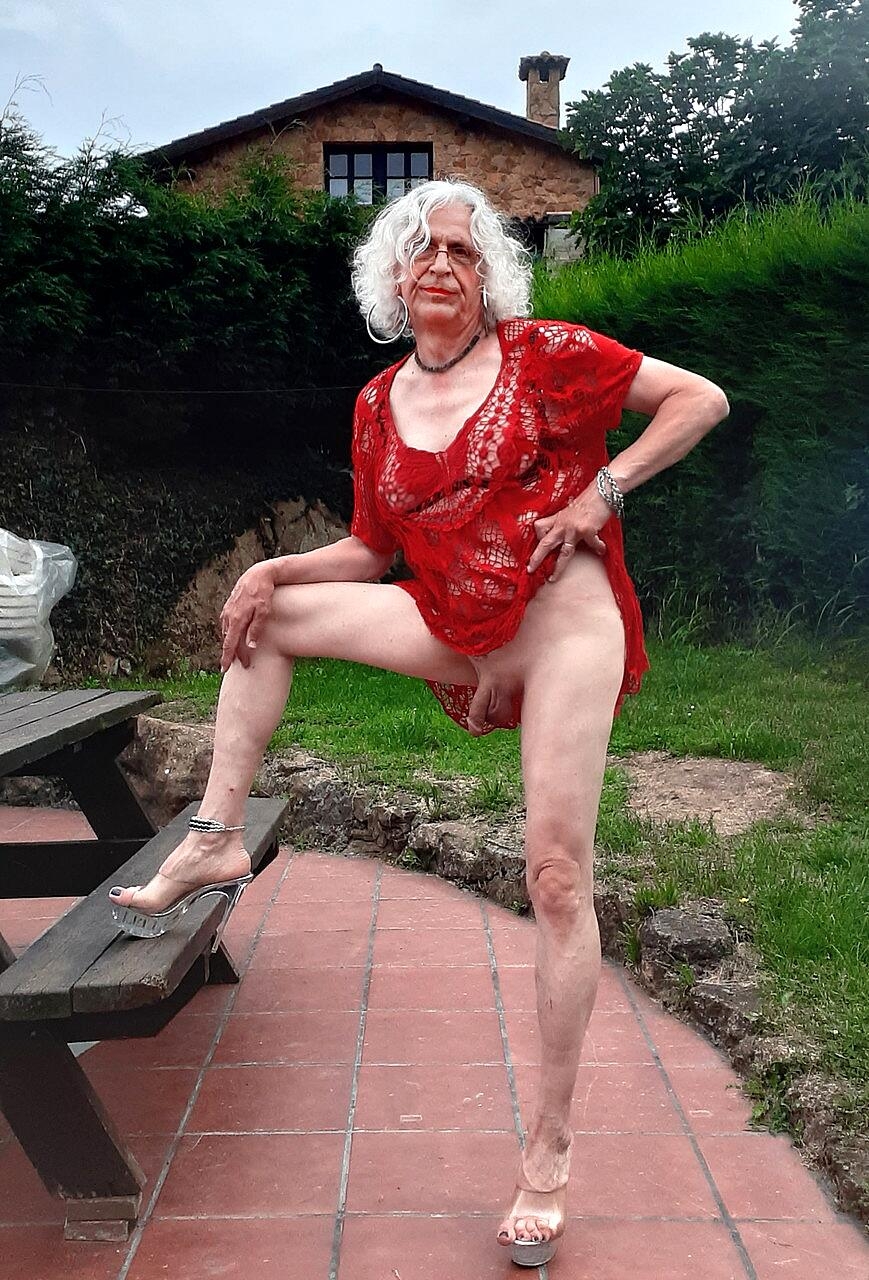 Mature Spanish Shemale Slutcarla Strips Completely Naked Outdoors Shemale