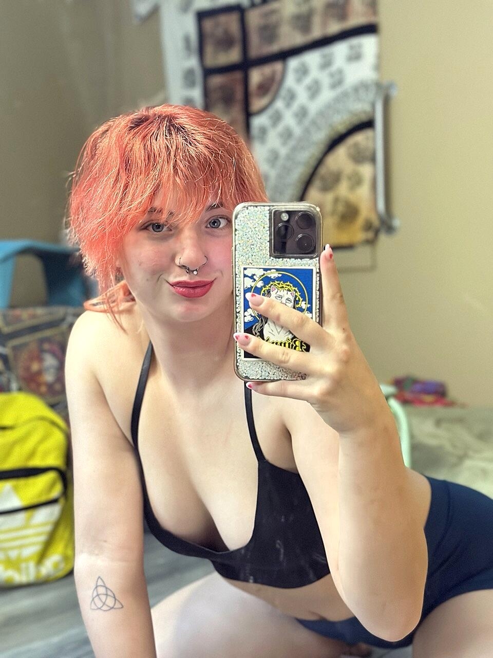 Gorgeous cam babe Redhead Abby teases with her big booty