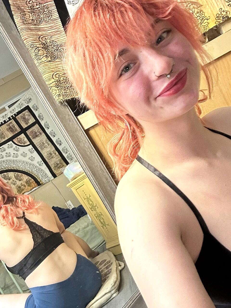 Gorgeous cam babe Redhead Abby teases with her big booty