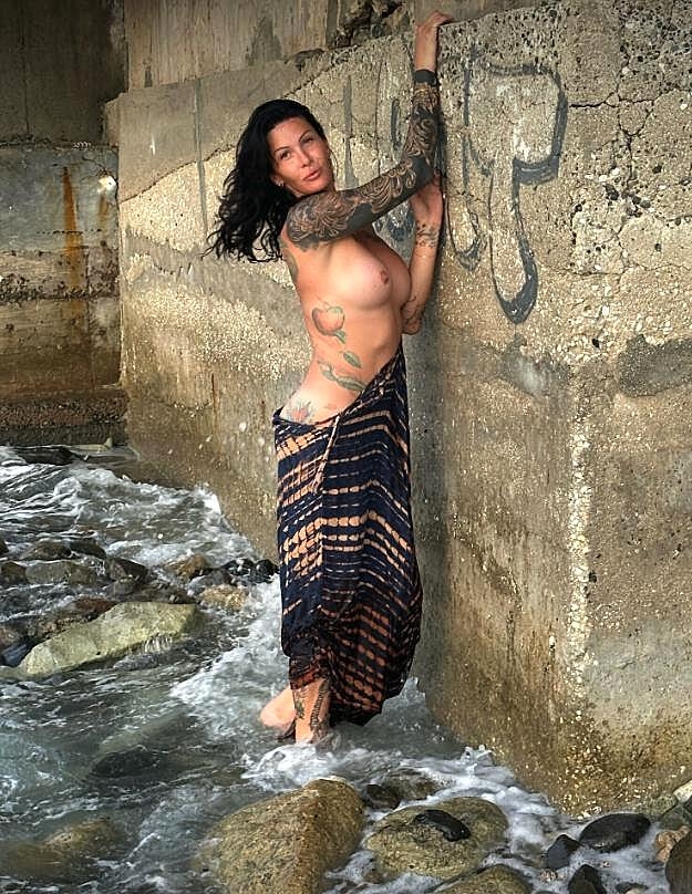 Mature Shemale Morgan Bailey Shows Her Tattoos While Completely Naked Shemale