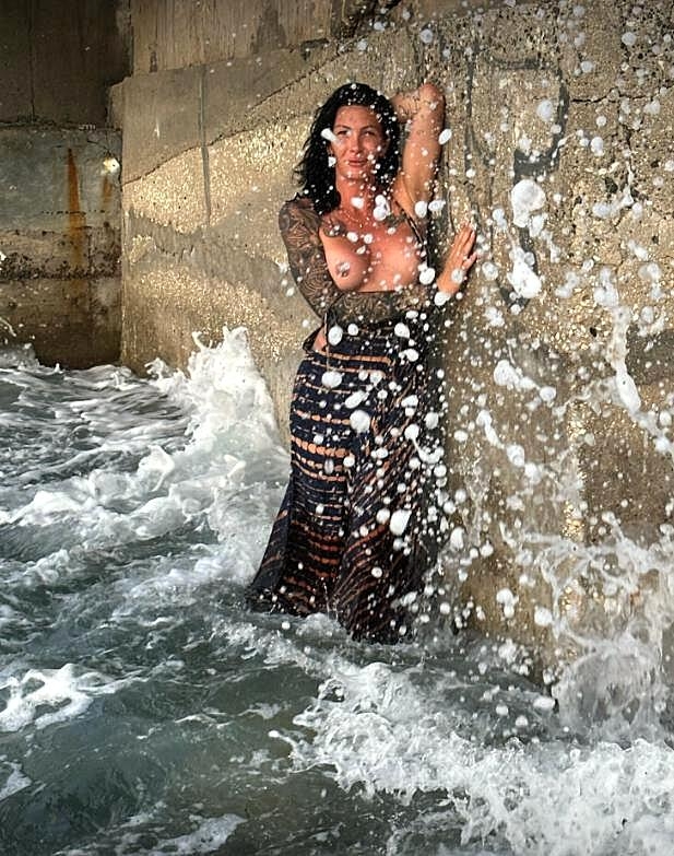 Mature Shemale Morgan Bailey Shows Her Tattoos While Completely Naked Shemale