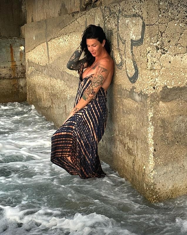 Mature Shemale Morgan Bailey Shows Her Tattoos While Completely Naked Shemale