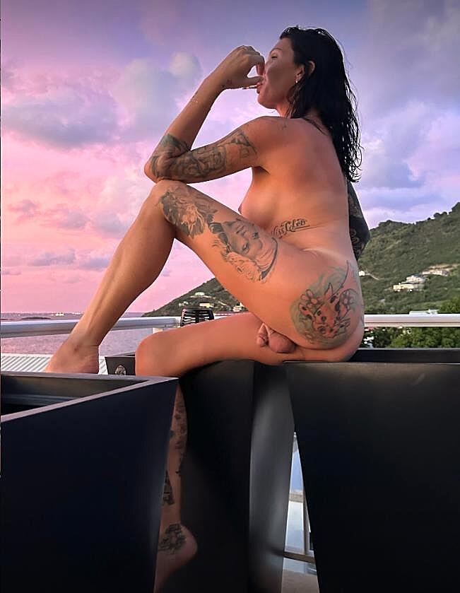 Mature Shemale Morgan Bailey Shows Her Tattoos While Completely Naked Shemale