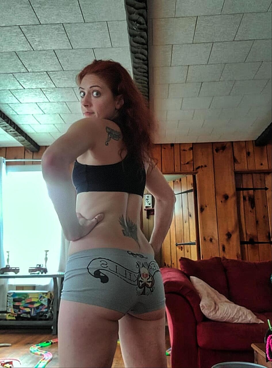 Amateur Woman Molly Takes Self Shots While Totally Naked Ass, Milf, Selfie, Skinny, Tiny-Tits