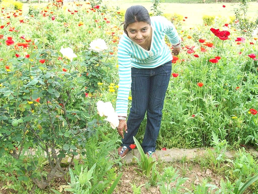 Indian Girl Models For Nude Nude Shoot During Her Honeymoon Indian, Public, Wife