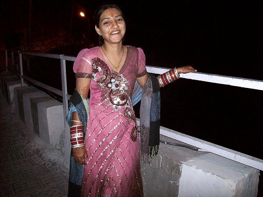 Indian Girl Models For Nude Nude Shoot During Her Honeymoon Indian, Public, Wife