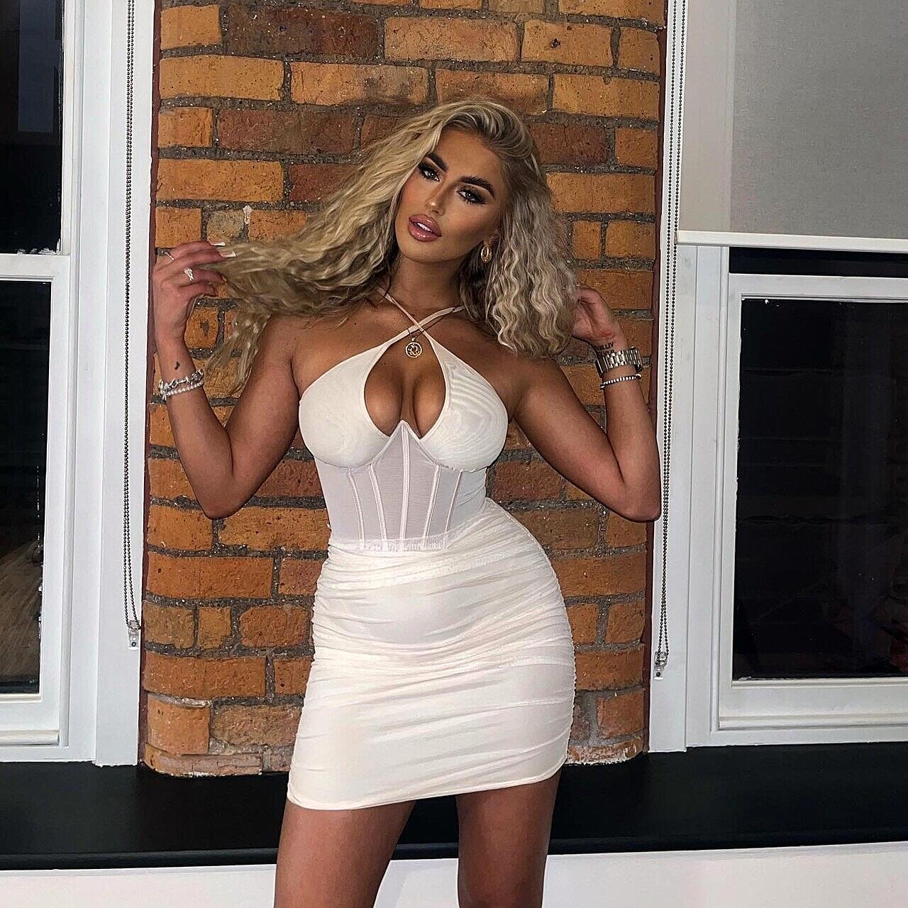 Stacked Blonde Em Leahhhh Flaunts Her Big Tits In A Sexy Compilation Amateur, Babe, Big-Tits, Model, Perfect