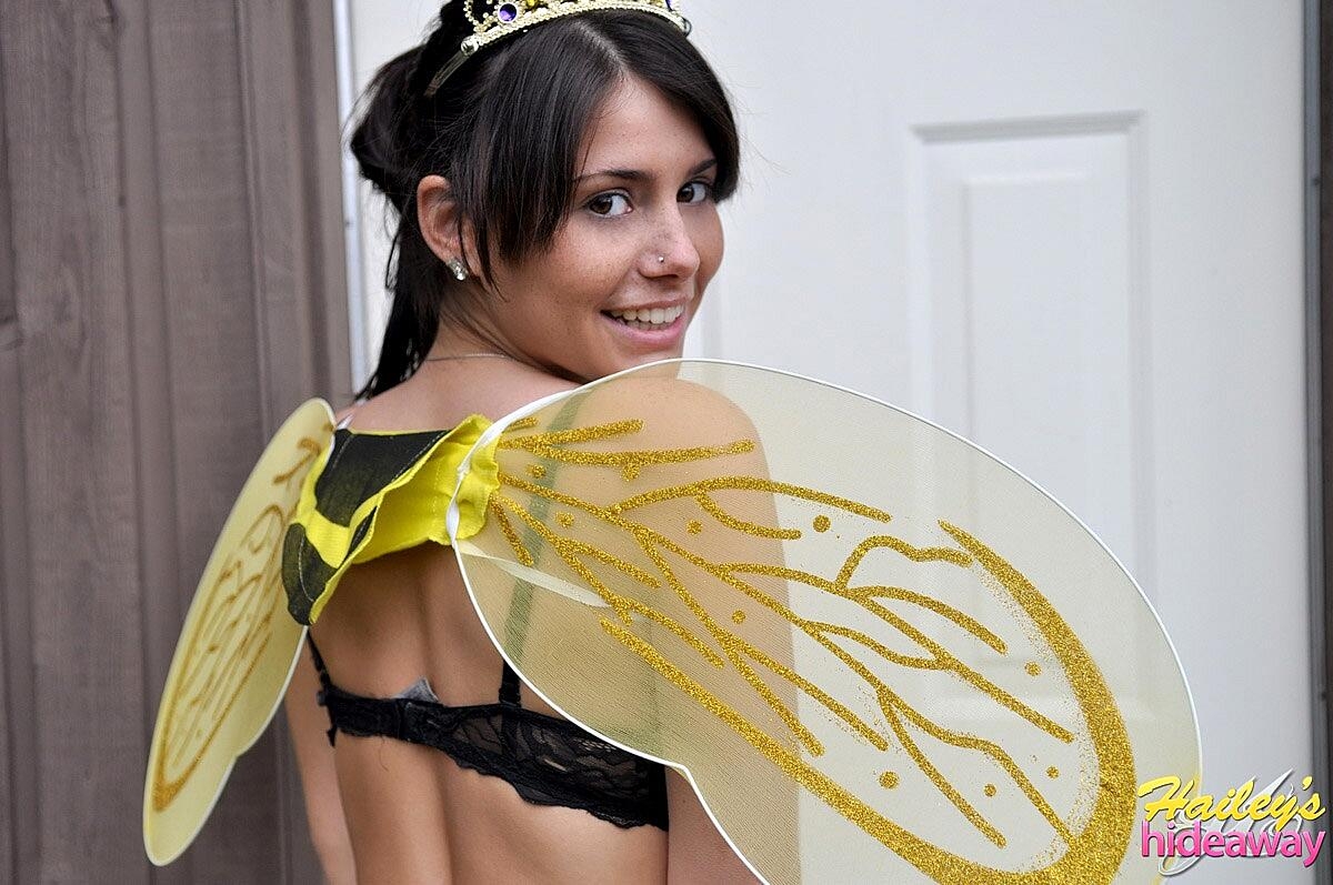 Sexy Young Amateur Hailey Strips Her Bumble Bee Costume To Show Her Small Ass, Hailey Leigh Amateur, Ass, Big-Tits, Halloween, Teen