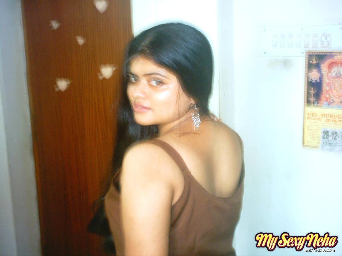 Indian Plumper Unveils Her Natural Tits & Dark Areolas Before Showing Her Bush Bbw, Chubby, Curvy, Indian, Thick